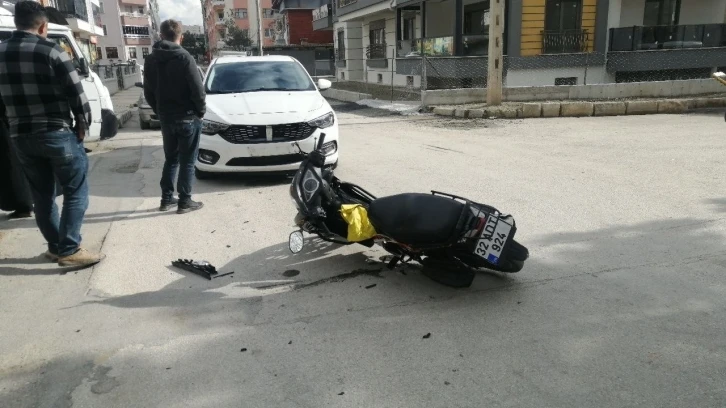 Motosiklet ile otomobil çarpıştı, ehliyetsiz çocuk sürücü yaralandı
