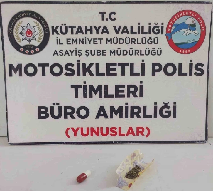 Motosikletli şahsın üzerinde uyuşturucu bulundu
