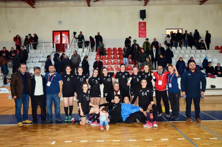 Dinçspor’un sultanlarından yeni yıl hediyesi