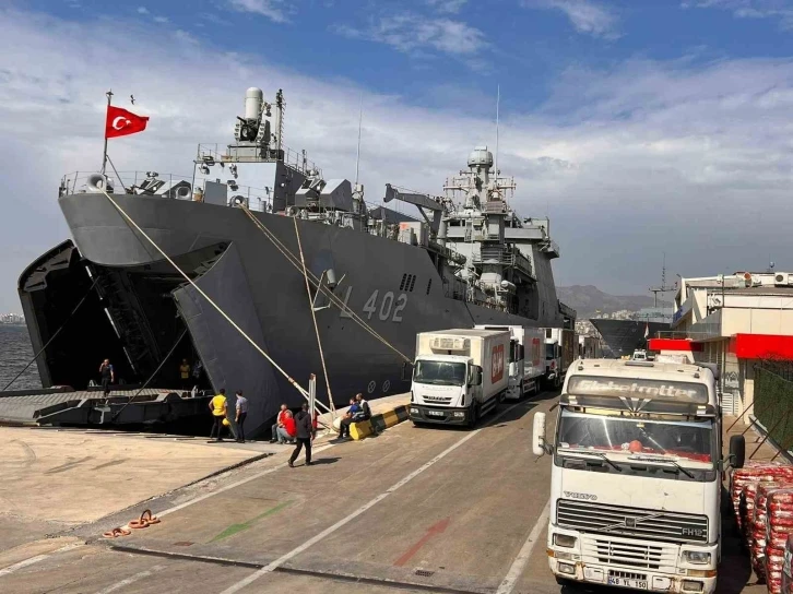 MSB: “TCG Bayraktar amfibi gemimiz insani yardım malzemelerini Libya’ya ulaştırdı"
