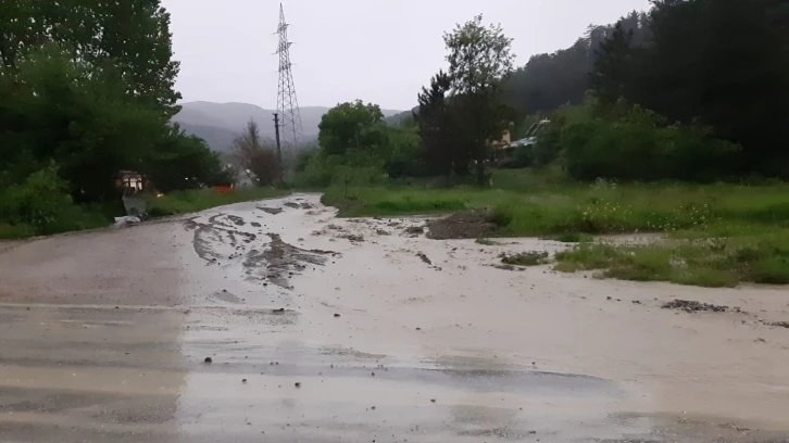 Mudurnu’da sağanak hayatı olumsuz etkiledi
