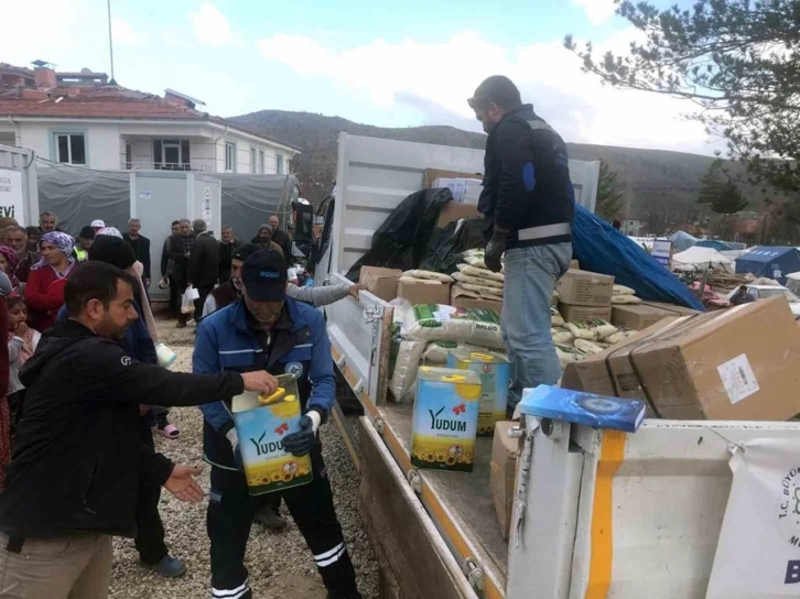 Muğla Büyükşehir’den depremzedelere Ramazan kolisi
