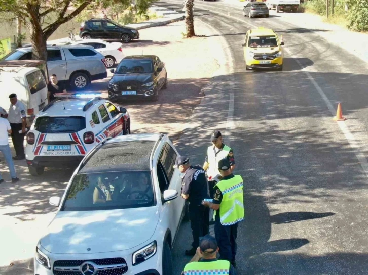 Muğla İl Jandarma Trafik ekiplerinden anlamlı bayram sürprizi
