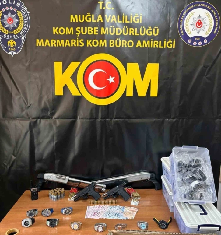 Muğla polisinden Marmaris ve İzmir’de uyuşturucu operasyonu
