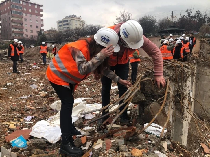 Mühendislik öğrencilerine deprem bölgesinde saha tecrübesi
