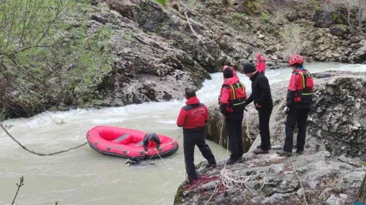 Munzur’da kaybolan 3 genci arama çalışmaları sürüyor
