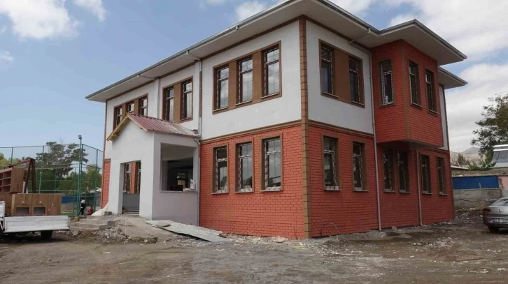 Muradiye’de bebek ve çocuk kütüphanesi açılış için gün sayıyor
