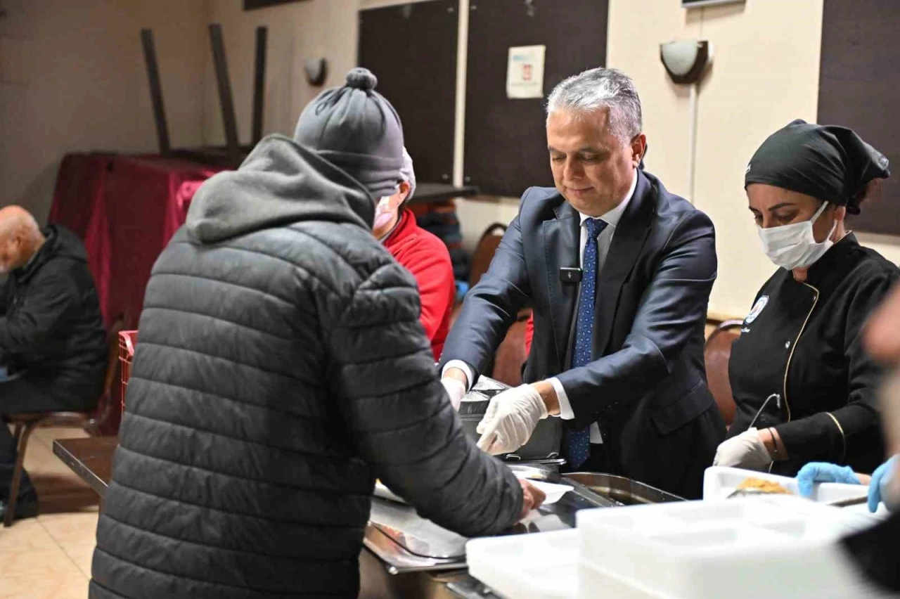 Muratpaşa’da dayanışma sofrası büyüyor
