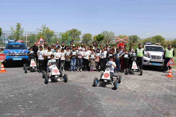 Muş’ta çocuklara trafik eğitimi verildi
