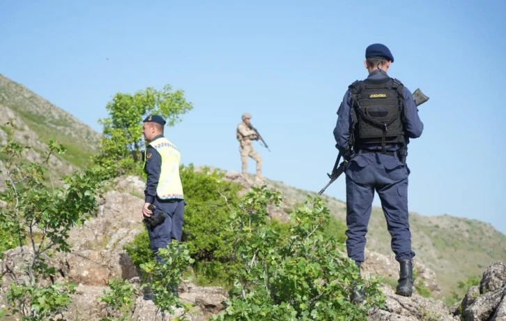 Muş'ta jandarma 'Ağlayan Gelin'in başında 24 saat nöbet tutuyor