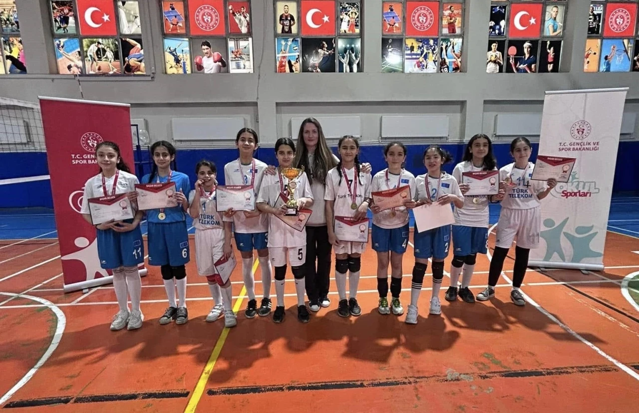 Muş’ta okul sporları voleybol il birinciliği müsabakaları tamamlandı
