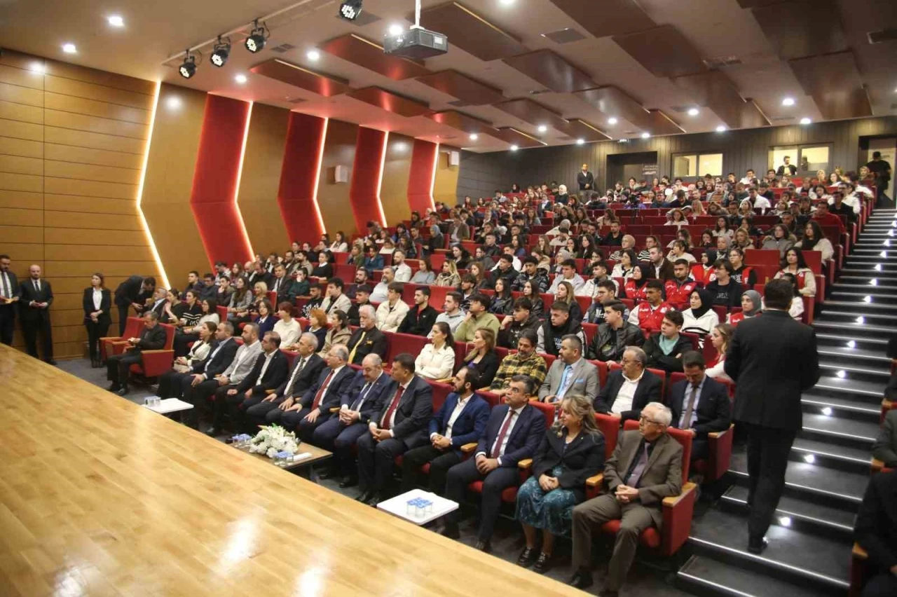 Mustafa Varank: "Maaşlı bir iş tercih edeceğinize girişimci olmanızı öneriyorum"