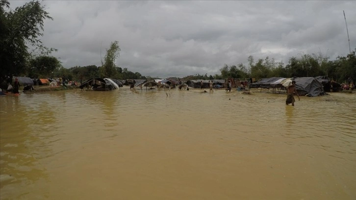 Myanmar'da muson yağmurlarının yol açtığı sellerde yaklaşık 60 bin kişi yerinden oldu