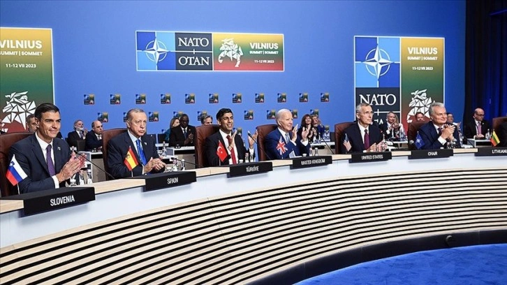 NATO liderleri zirve toplantısında bir araya geldi