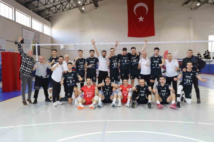 Nazilli Belediyespor Voleybol Takımı set vermedi
