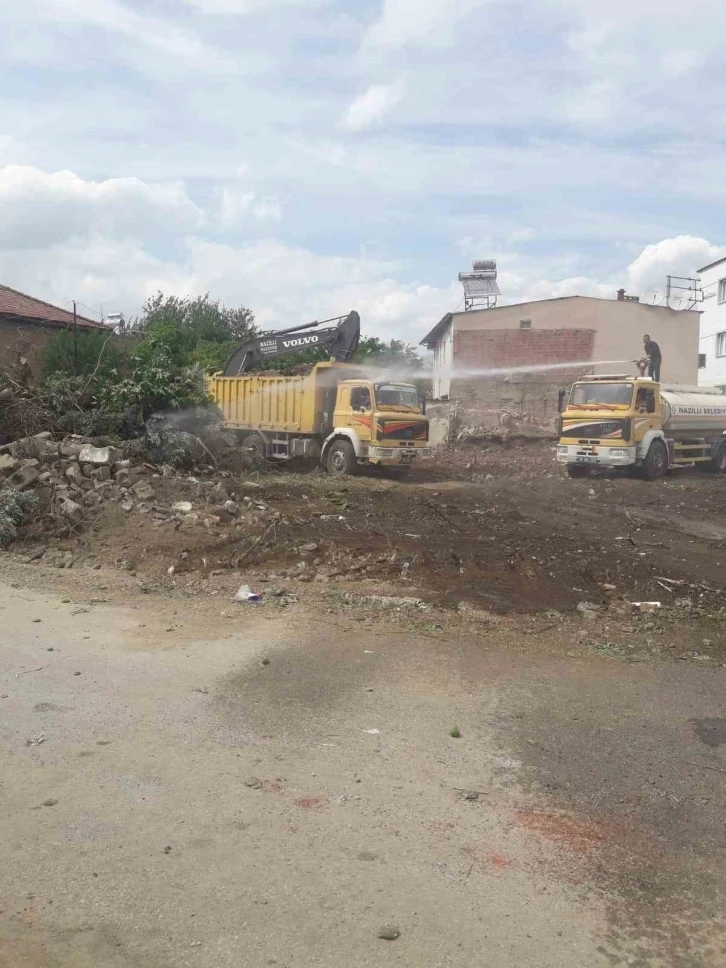 Nazilli’de metruk binalar yıkılıyor
