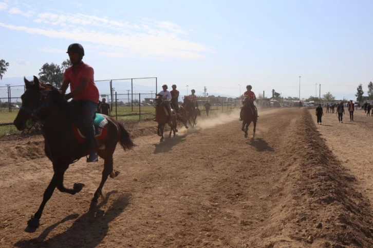 Nazilli’de rahvan atlar birincilik için yarıştı
