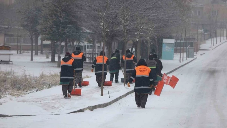 Nevşehir’de kar ile mücadele başladı
