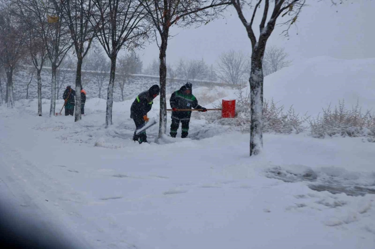 Nevşehir’de kar mesaisi başladı
