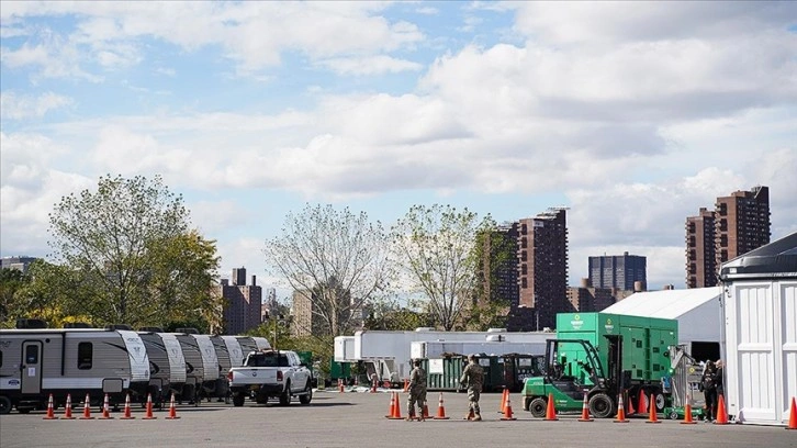 New York'ta düzensiz göçmenler için yeni açılan yardım merkezi kapatılacak