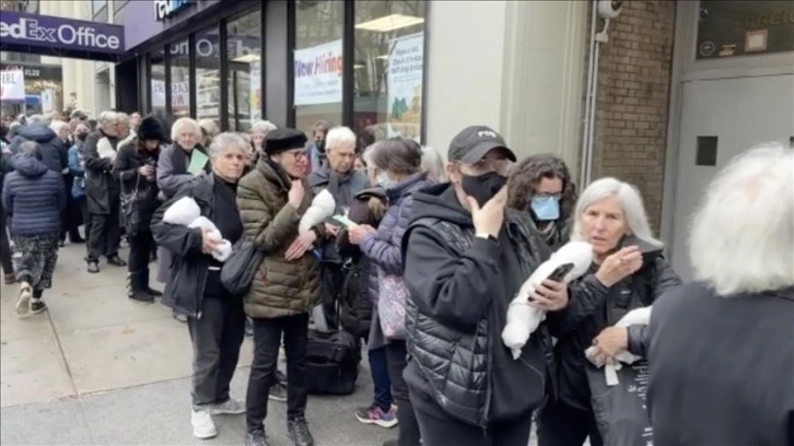 New York'ta kefenli bebek maketi taşıyan binlerce kişi Filistin'e destek için yürüdü