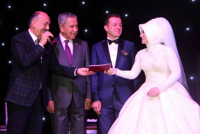 Bakan Bursa'da nikah şahidi oldu