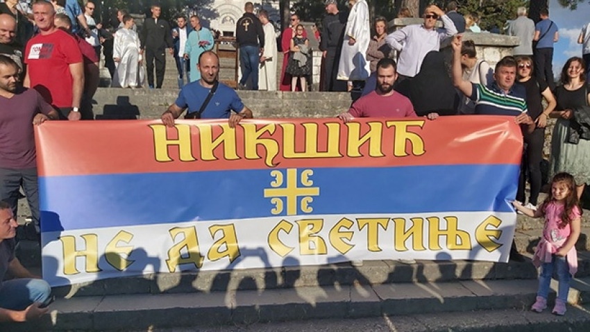 Karadağ'da ayinli protesto