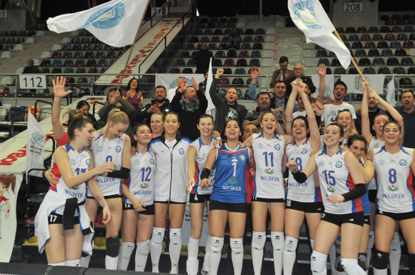 Nilüfer Belediyespor voleybolda ligde kaldı