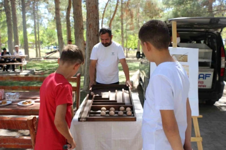 Niğde’de 61 çocuk koruyucu aile ile sevgisiyle büyüyor
