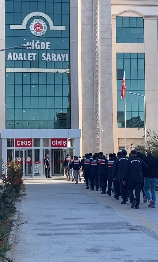 Niğde’de eş zamanlı uyuşturucu operasyonu: 16 gözaltı
