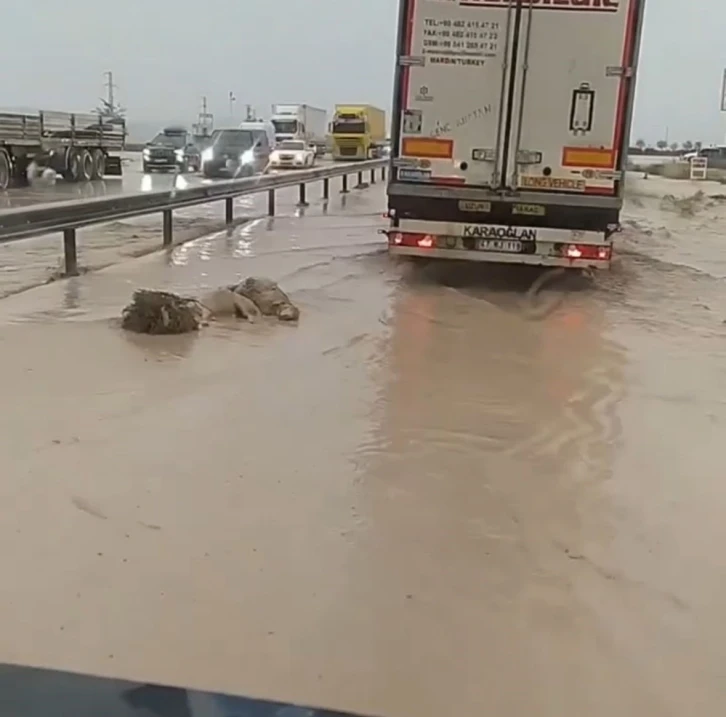 Niğde’de etkili olan dolu tarım arazilerini vurdu
