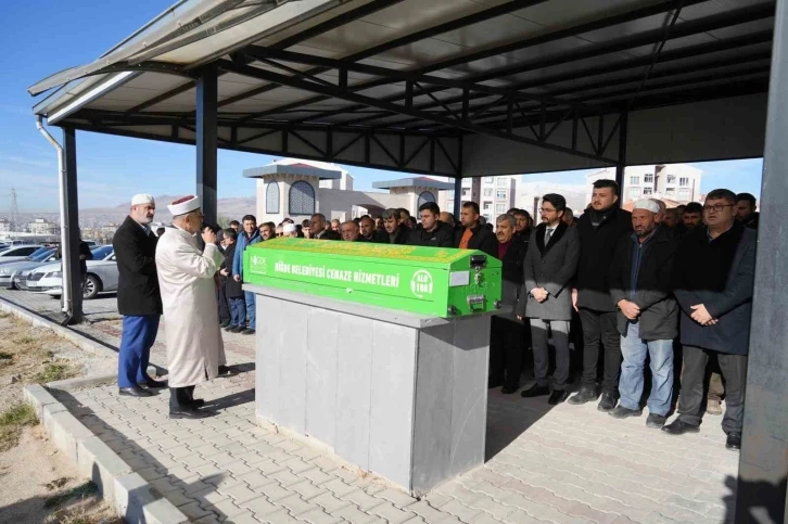 Niğde Gazozu Fabrikası’nda kimyasal maddeden zehirlenen işçi toprağa verildi
