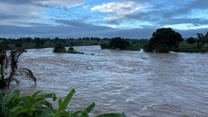 Nijerya, Kamerun'un Lagdo Barajı'nın kapaklarını açması nedeniyle 