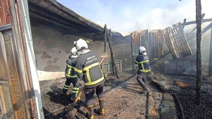 Niksar’da garaj yangını
