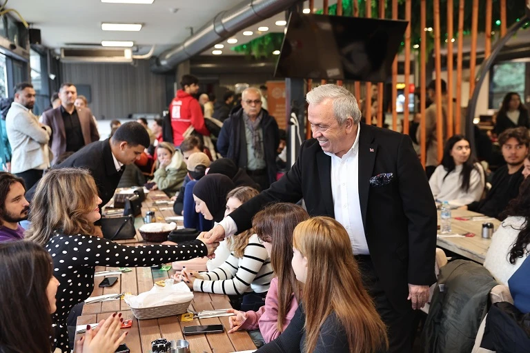 Nilüfer Belediye Başkanı Şadi Özdemir'den üniversite öğrencilerine yurt müjdesi 