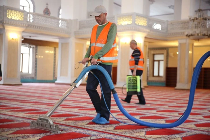 Nilüfer Belediyesi'nden ibadethanelere Ramazan temizliği 