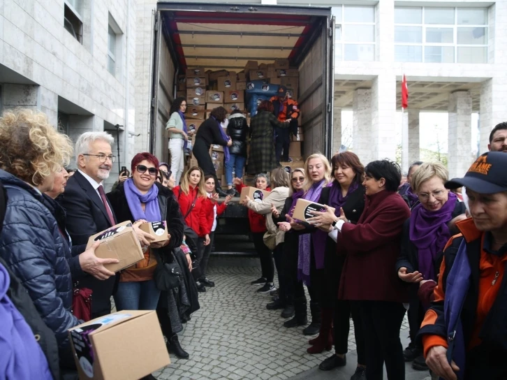 Nilüfer’de 8 Mart Dünya Kadınlar Günü’nde deprem bölgesine hijyen tırı
