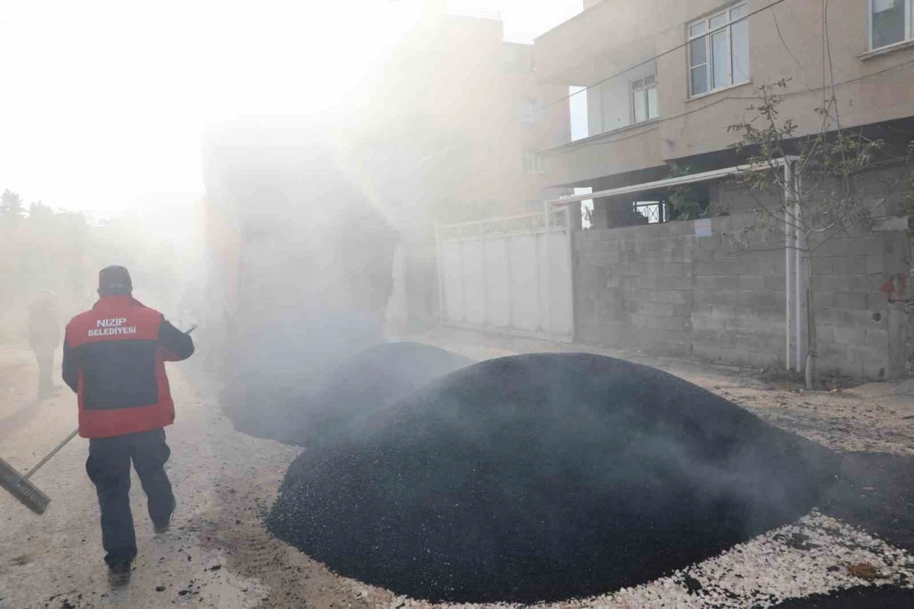 Nizip Belediyesi, merkez ve kırsalda çalışmaya devam ediyor
