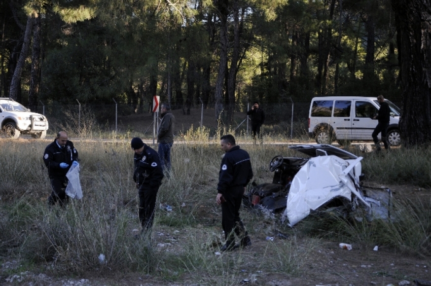 Antalya’da feci kaza: 2 ölü, 3 yaralı