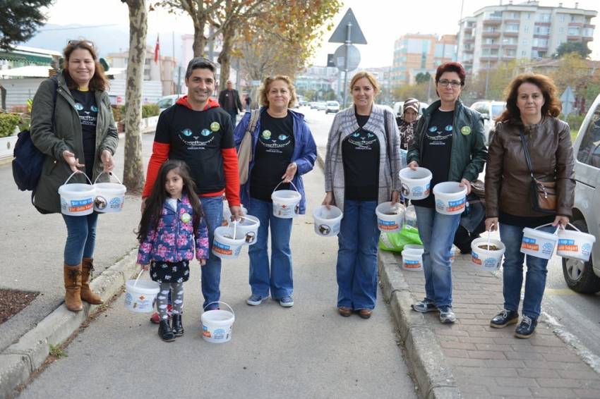 Nilüfer’de sokak hayvanları unutulmuyor