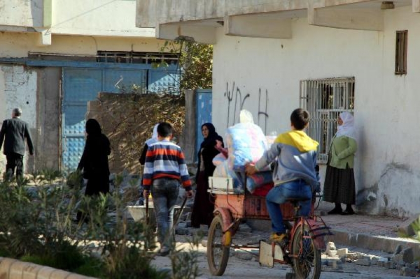 Nusaybin'de evleri zarar gören halk göç etmeye başladı