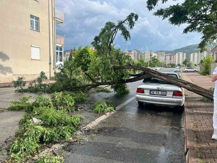 Nuh Naci Yazgan Üniversitesinin çatısı böyle uçtu
