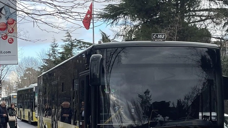 Ödeneklerini zamanında alamayan özel halk otobüsleri sahiplerinden İBB'ye tepki