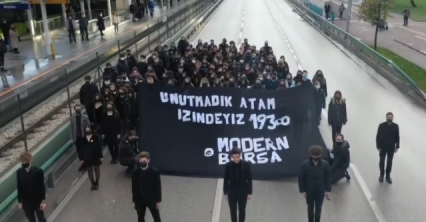 Öğrenciler Bursa-İzmir yolunu trafiğe kapattı