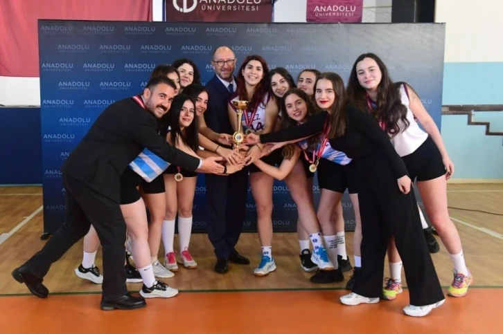 Öğrenci Voleybol Turnuvasında şampiyonlar belli oldu
