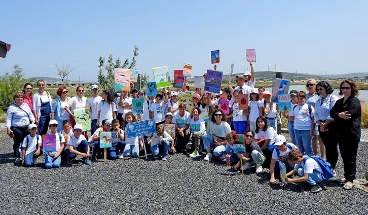 Öğrenciler, Alaçatı Sulak Alanı’ndaki kuş çeşitleri hakkında bilgilendirildi
