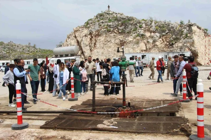 Öğrenciler Gabar Dağı petrol sahasına çıkartma yaptı
