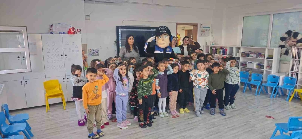 Öğrenciler polislik mesleği hakkında bilgilendirildi
