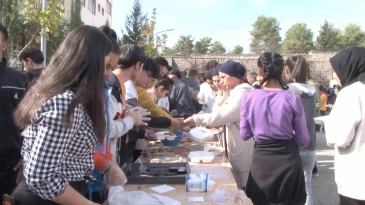 Öğrenciler ve öğretmenlerden duyarlı davranış
