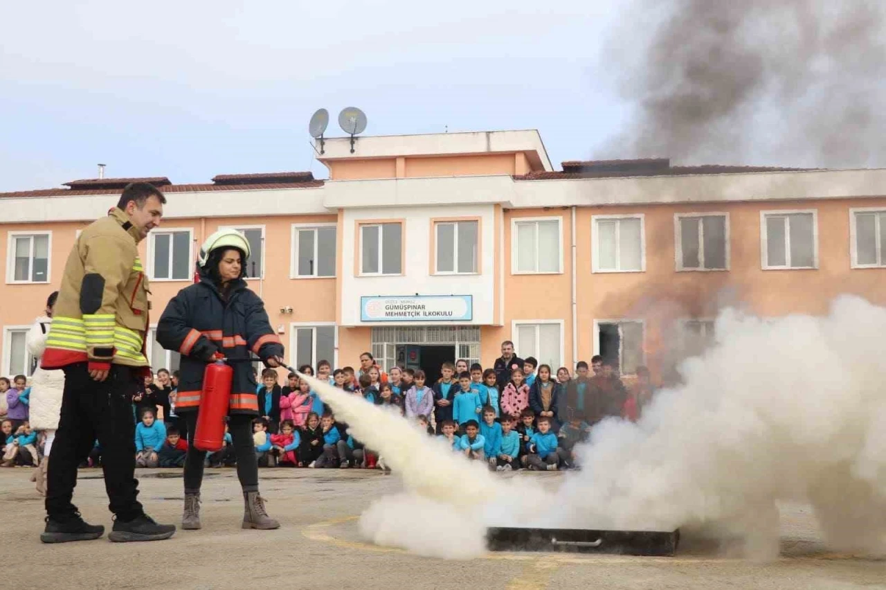 Öğrencilere yangın eğitimi
